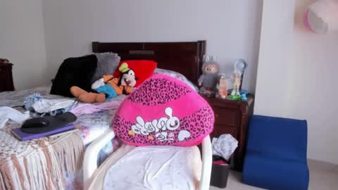 Snapshot of skarleth_king chatting on February 8, 4:43 pm Skarleth King online show from February 8, 4:43 pm