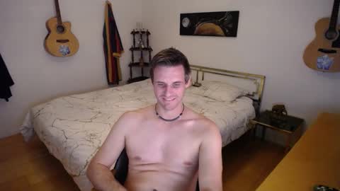 Snapshot of skatejocke chatting on October 20, 9:04 pm skatejocke online show from October 20, 9:04 pm