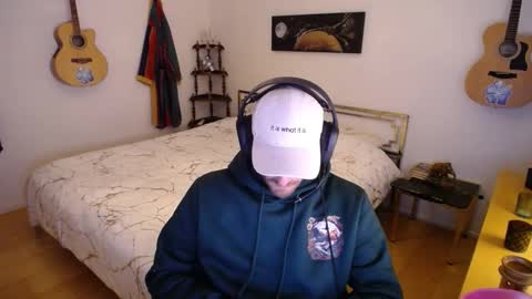 Snapshot of skatejocke chatting on November 12, 1:50 am skatejocke online show from November 12, 1:50 am