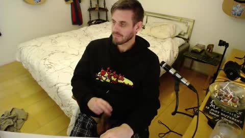 Snapshot of skatejocke chatting on December 5, 1:14 am skatejocke online show from December 5, 1:14 am