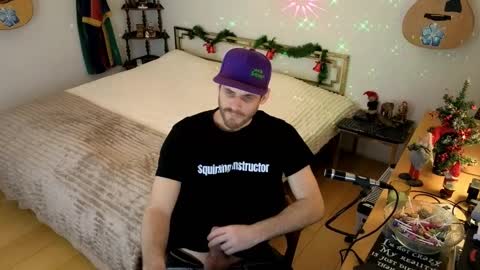 Snapshot of skatejocke chatting on December 17, 5:19 pm skatejocke online show from December 17, 5:19 pm