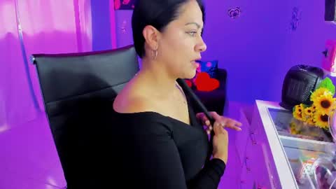 Snapshot of skater_gal chatting on June 19, 6:34 pm susan ramires online show from June 19, 6:34 pm
