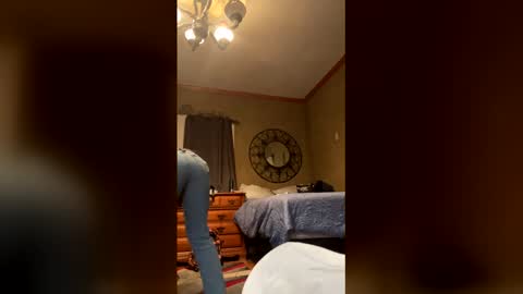 Snapshot of skaterbate222 chatting on March 5, 3:46 am skaterbate222 online show from March 5, 3:46 am