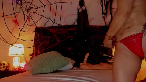 Snapshot of skay_hot chatting on October 31, 12:22 am Skay online show from October 31, 12:22 am