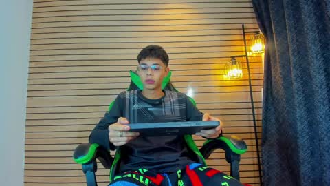 skiiny_boy online show from April 10, 10:31 am