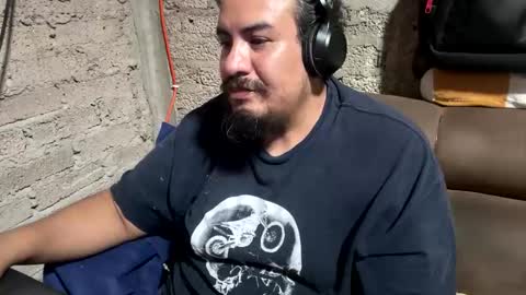 Snapshot of skinhell chatting on October 17, 4:26 am Elias online show from October 17, 4:26 am