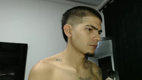 Snapshot of skinny_badboy chatting on December 28, 3:04 am E R O S online show from December 28, 3:04 am