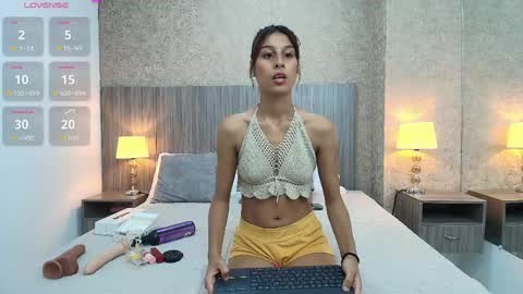 Snapshot of skinny_briana chatting on April 13, 11:32 pm Briana online show from April 13, 11:32 pm