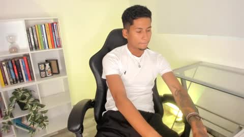 skinny_dlhh online show from March 27, 11:04 pm