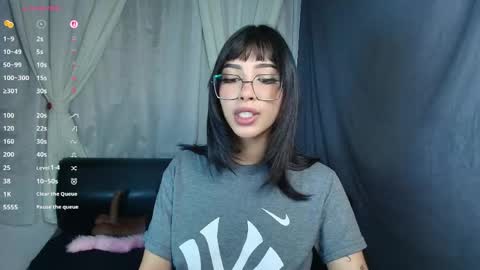Snapshot of skinny_emily chatting on May 21, 9:00 pm Emily Rojas online show from May 21, 9:00 pm