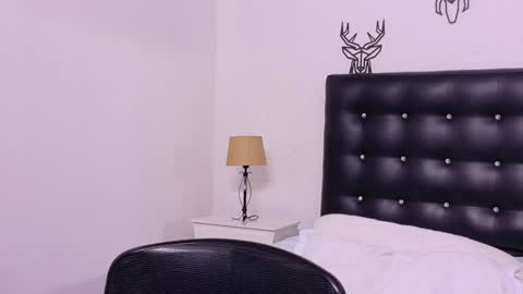 skinny_hottie18 online show from December 27, 4:32 pm