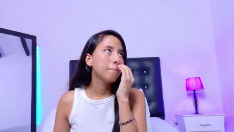 skinny_hottie18 online show from November 11, 8:20 pm