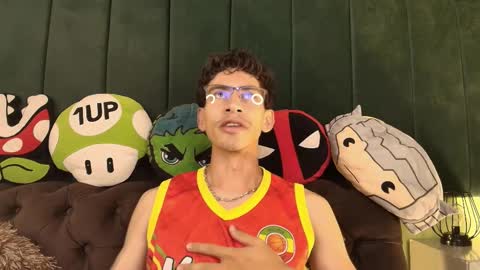 Snapshot of skinny_jean_ chatting on February 23, 8:17 pm skinny jean online show from February 23, 8:17 pm