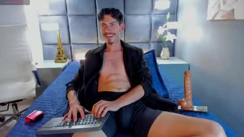 skinny jean  online show from May 23, 8:35 pm