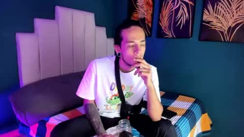 Snapshot of skinny_mac_ chatting on June 15, 1:46 pm Mac online show from June 15, 1:46 pm
