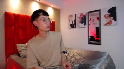 Snapshot of skinny_office chatting on March 3, 8:15 pm David online show from March 3, 8:15 pm