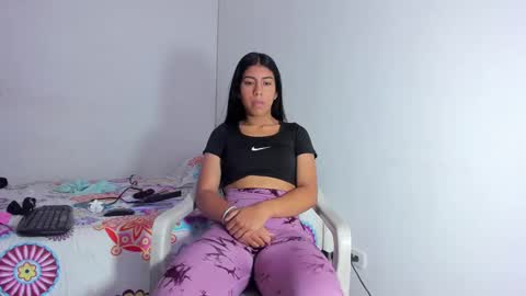 Snapshot of skinnyanai chatting on February 15, 2:00 pm anai online show from February 15, 2:00 pm