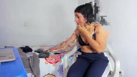 Snapshot of skinnyanai chatting on February 19, 6:10 pm anai online show from February 19, 6:10 pm