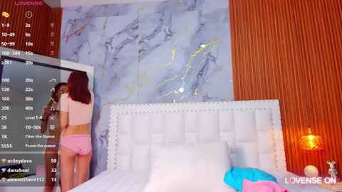 Snapshot of skinnyandcute_ chatting on February 19, 2:55 am Mariah Black online show from February 19, 2:55 am
