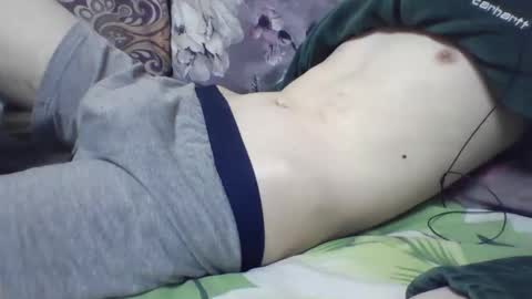 Snapshot of skinnycuteman chatting on January 4, 12:27 am skinnycuteb0y online show from January 4, 12:27 am