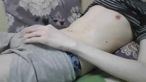 Snapshot of skinnycuteman chatting on February 4, 3:22 am skinnycuteb0y online show from February 4, 3:22 am