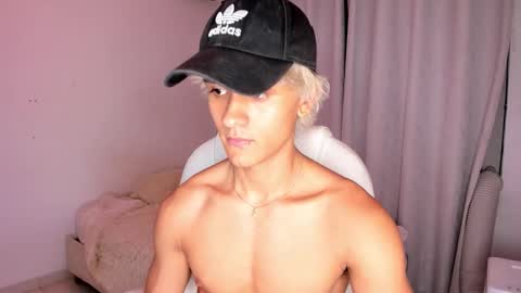 skinnydreamer online show from September 23, 2:36 am