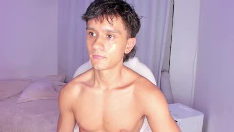 skinnydreamer online show from December 2, 3:12 am