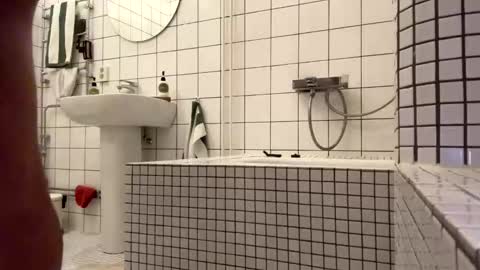 Snapshot of skinnyduderino chatting on November 28, 11:35 am skinnyduderino online show from November 28, 11:35 am