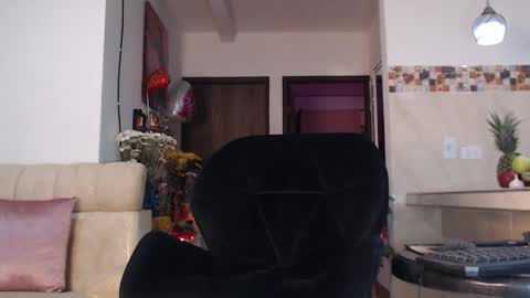 jesica online show from October 8, 8:01 am