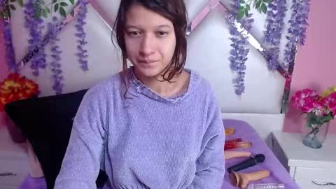 Snapshot of skinnyhorny_ chatting on December 3, 2:14 am SKINNYHORNY online show from December 3, 2:14 am