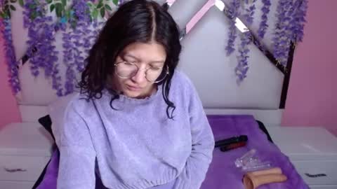 Snapshot of skinnyhorny_ chatting on December 21, 3:25 am SKINNYHORNY online show from December 21, 3:25 am