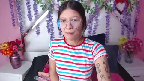 Snapshot of skinnyhorny_ chatting on January 28, 2:32 am SKINNYHORNY online show from January 28, 2:32 am