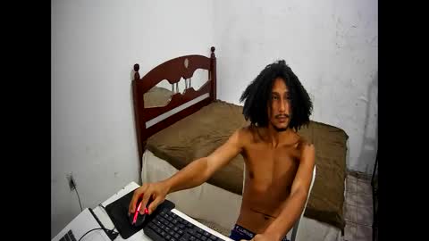 Snapshot of skinnylatinman chatting on December 3, 12:40 am Skinny Latin Man online show from December 3, 12:40 am