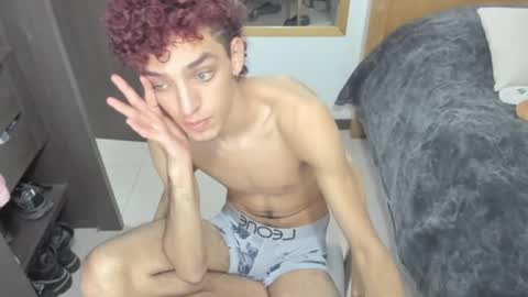 Snapshot of skinnypipe15 chatting on October 23, 11:57 pm skinnypipe15 online show from October 23, 11:57 pm