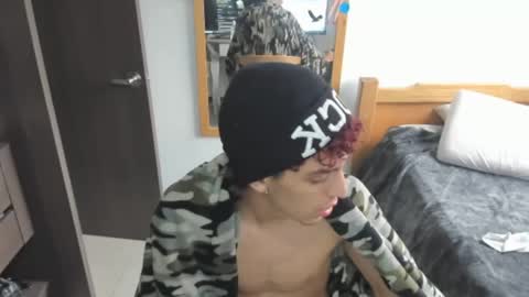 Snapshot of skinnypipe15 chatting on October 24, 12:01 pm skinnypipe15 online show from October 24, 12:01 pm