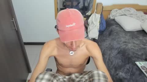 Snapshot of skinnypipe15 chatting on November 7, 7:08 am skinnypipe15 online show from November 7, 7:08 am