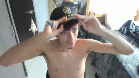 Snapshot of skinnypipe15 chatting on November 10, 5:23 pm skinnypipe15 online show from November 10, 5:23 pm