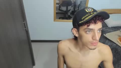 Snapshot of skinnypipe15 chatting on November 13, 3:27 am skinnypipe15 online show from November 13, 3:27 am