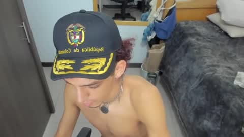 Snapshot of skinnypipe15 chatting on November 14, 6:39 pm skinnypipe15 online show from November 14, 6:39 pm