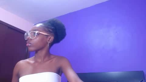 Snapshot of skinnysexy4u chatting on June 22, 12:46 pm skinnysexy4u online show from June 22, 12:46 pm
