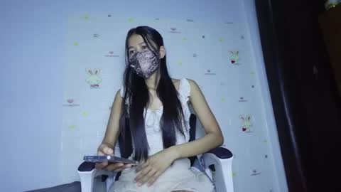 skinnythai4u online show from April 27, 12:47 pm