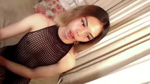 skinnytrans69 online show from April 22, 5:47 pm