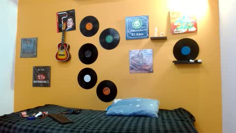 VERUS online show from December 3, 7:01 pm