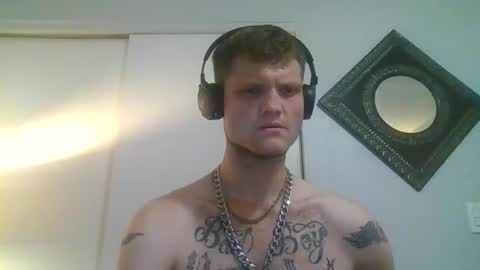 Snapshot of skittles19944 chatting on January 9, 11:45 pm kittle online show from January 9, 11:45 pm