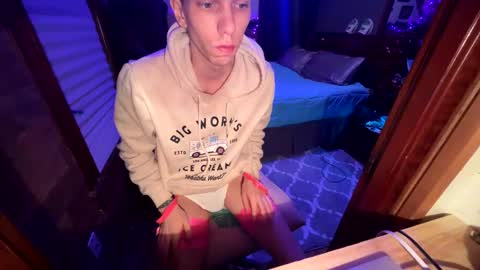 Snapshot of skittles933 chatting on January 27, 11:43 am Skittles online show from January 27, 11:43 am