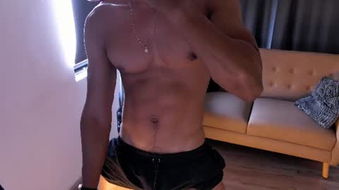 Snapshot of skull_prospect chatting on August 7, 5:37 pm Liam Vokov online show from August 7, 5:37 pm