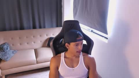 Snapshot of skull_prospect chatting on August 8, 2:08 pm Liam Vokov online show from August 8, 2:08 pm