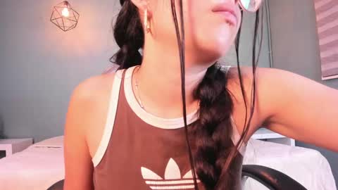Snapshot of sky_blue__ chatting on February 12, 9:52 am Hanna online show from February 12, 9:52 am