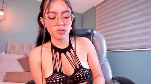 Snapshot of sky_blue__ chatting on February 20, 6:17 am Hanna online show from February 20, 6:17 am