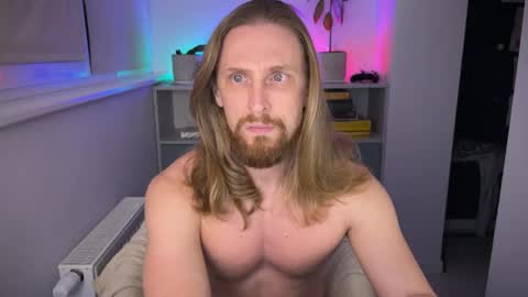 Snapshot of sky_guy25 chatting on November 2, 9:28 pm sky_guy25 online show from November 2, 9:28 pm